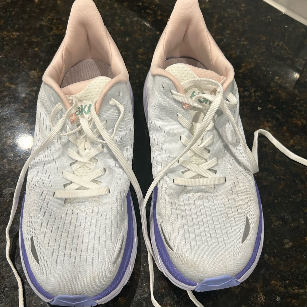 HOKA CLIFTON 8
